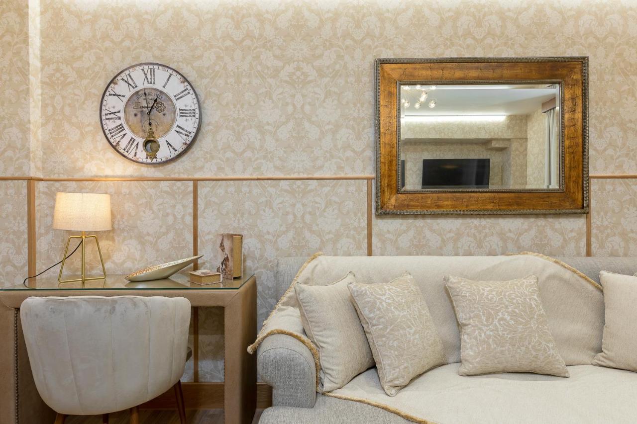 Vouliagmeni'S Elegance By Acropolis Suites Атина Екстериор снимка