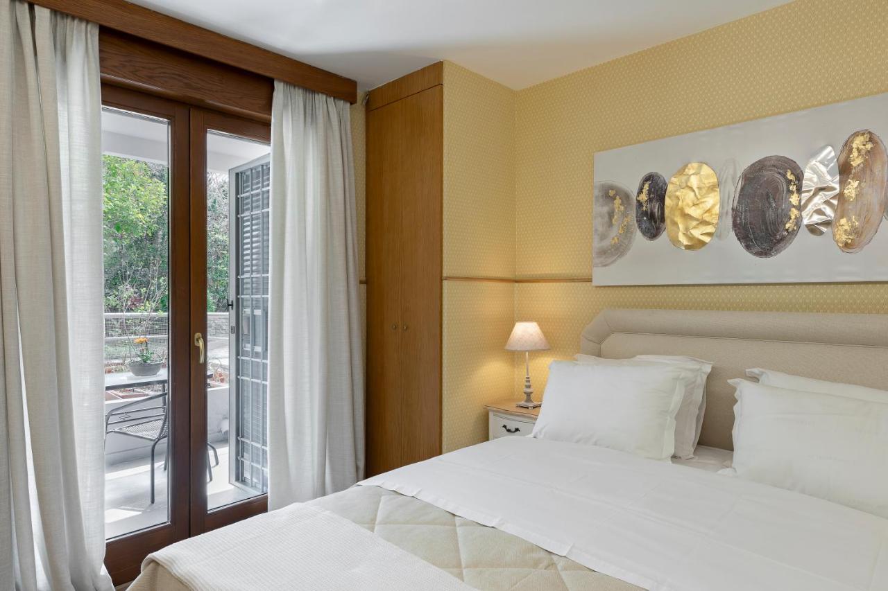 Vouliagmeni'S Elegance By Acropolis Suites Атина Екстериор снимка